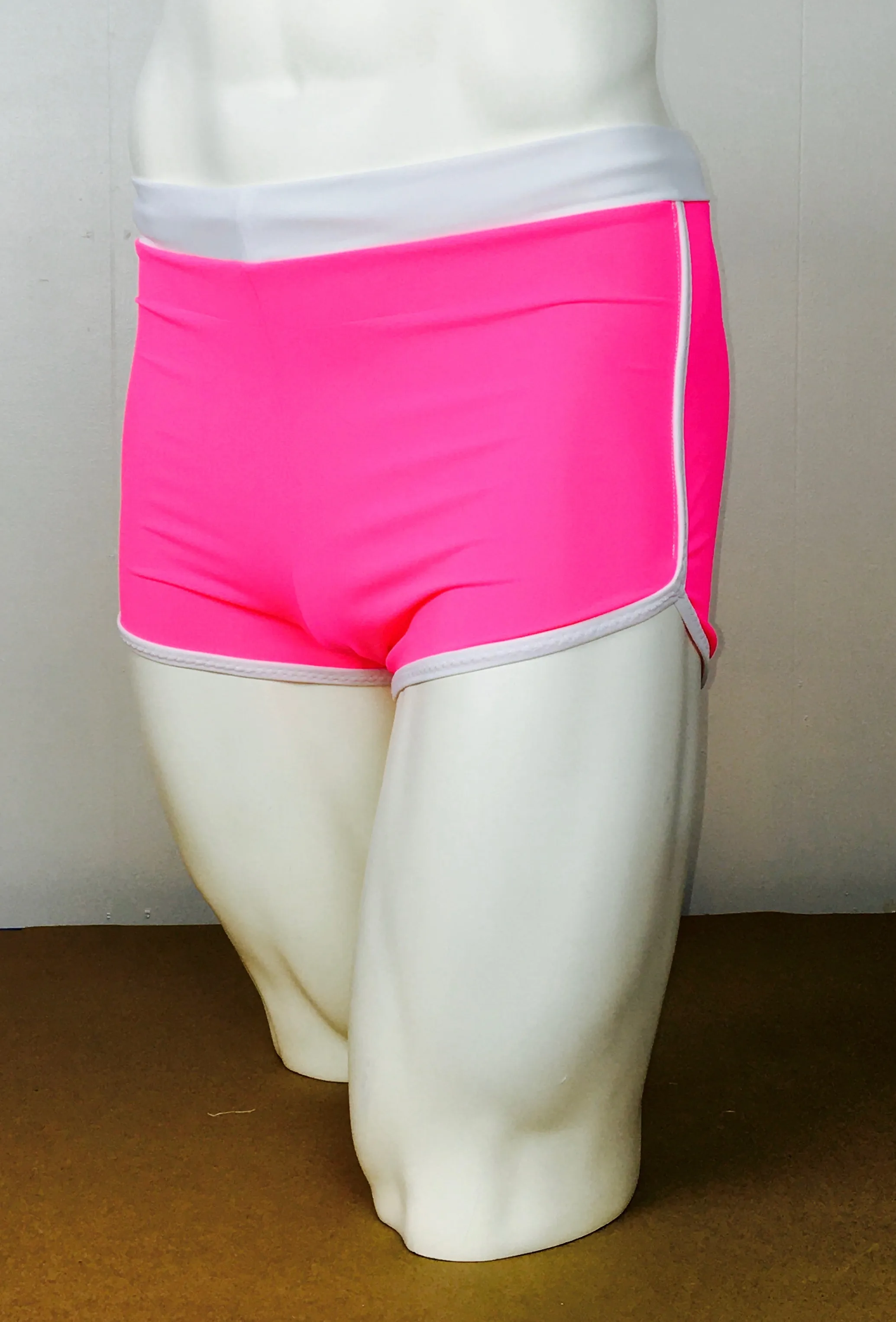 Men's Retro Style Swim Trunk with Waistband and Leg Binding PDF